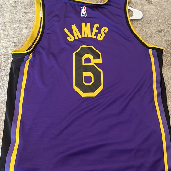 Labron James Men’s Jersey - Picture 2 of 2